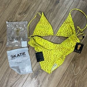 Skatie NWT Tulum M Medium Ella top Mandi Bottom bikini set salty blonde